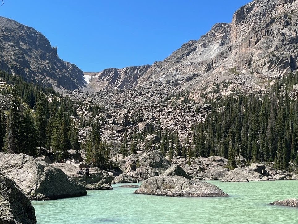 A beautiful lake view at Rocky Mountain National Park
